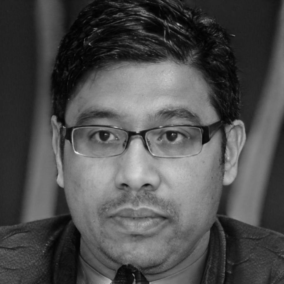 Callum Riordan teaching spreadsheet techniques